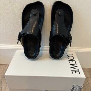 LOEWE logo-plaque leather flip flops; HAS BOX; WORN ONCE